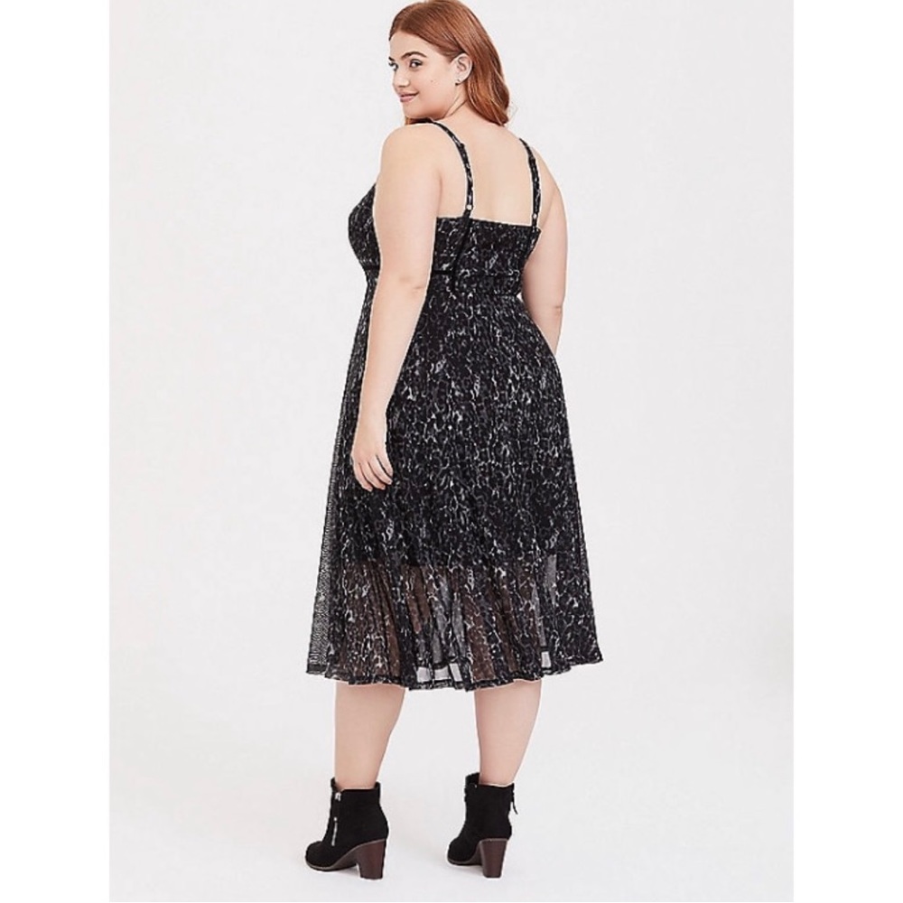 Torrid. Size: 2X. Cute and sexy dress!! - Picture 3 of 14